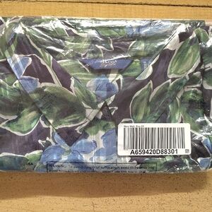 d&Co Floral Patterned Shirt with Blue and Green Accents